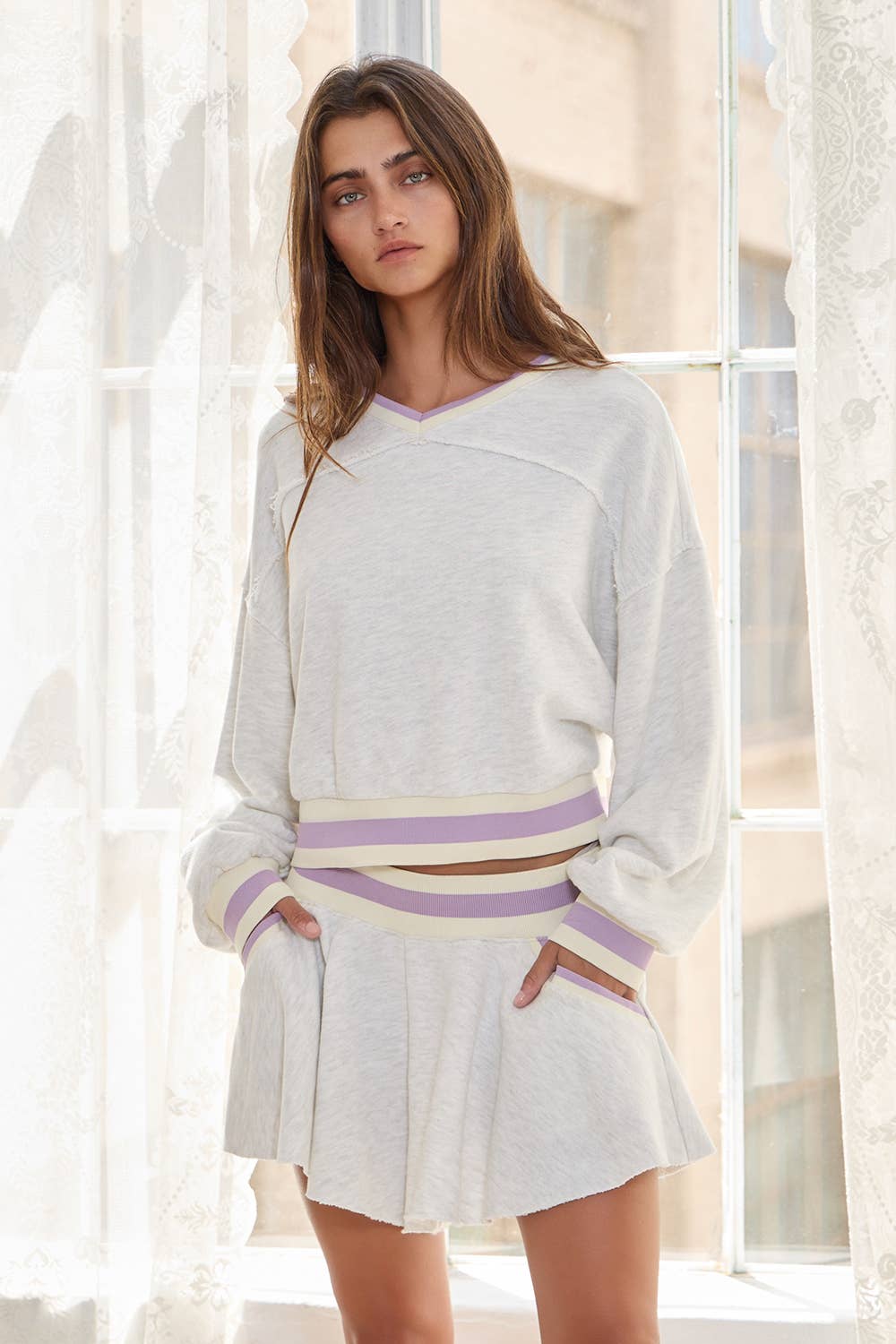 Stripe Elastic Banded Details Solid Flare Shorts