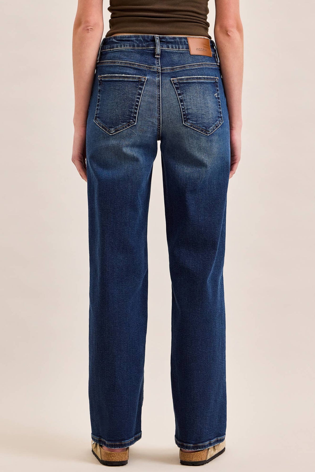 CLASSIC STRAIGHT WITH POCKET DETAIL