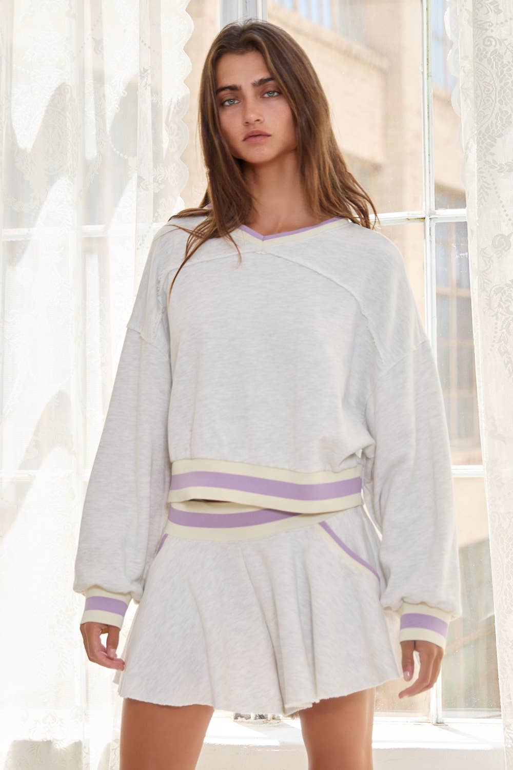 Stripe Elastic Banded Details Solid Flare Shorts