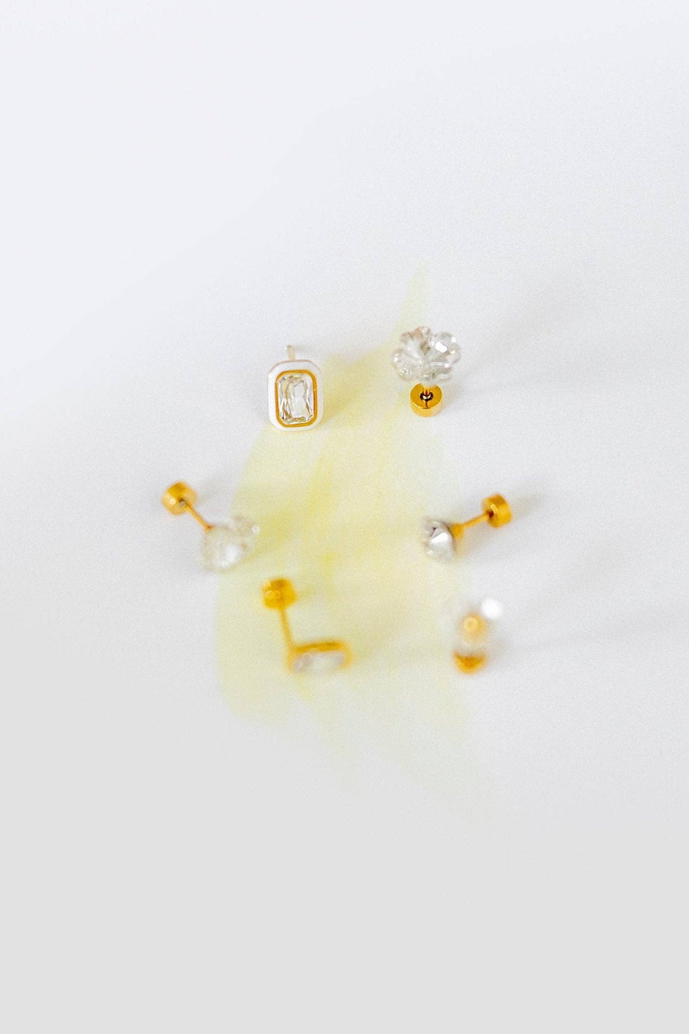 Screwback Stud Earrings - Whitney White Marshmallow