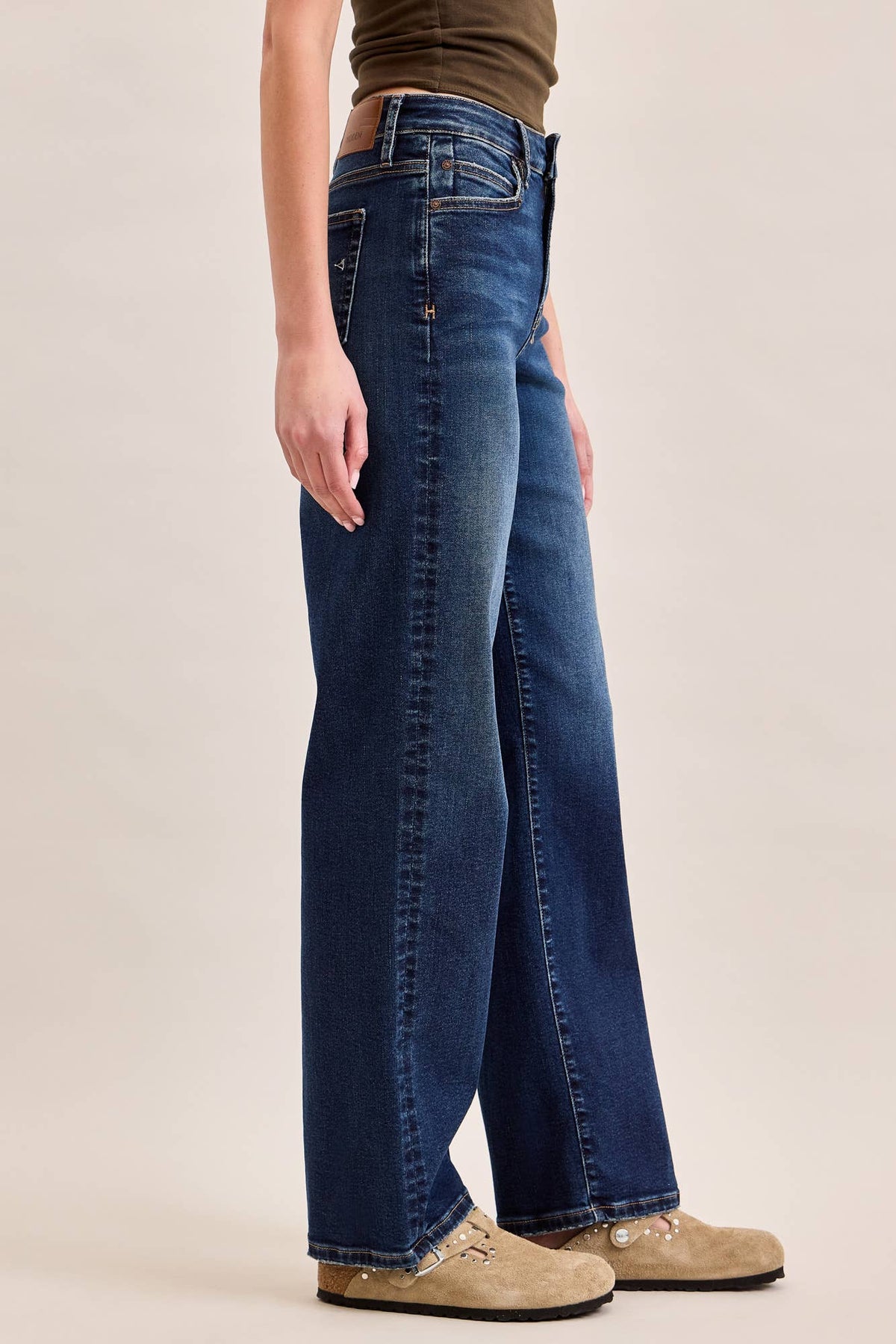 CLASSIC STRAIGHT WITH POCKET DETAIL