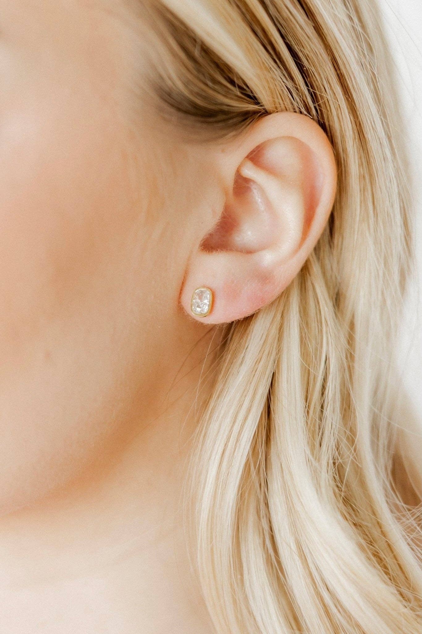 Screwback Stud Earrings - Kay Clear Gold