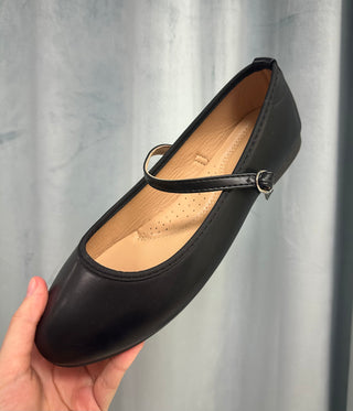 The Classic Charm Flat – black strappy flat shoe