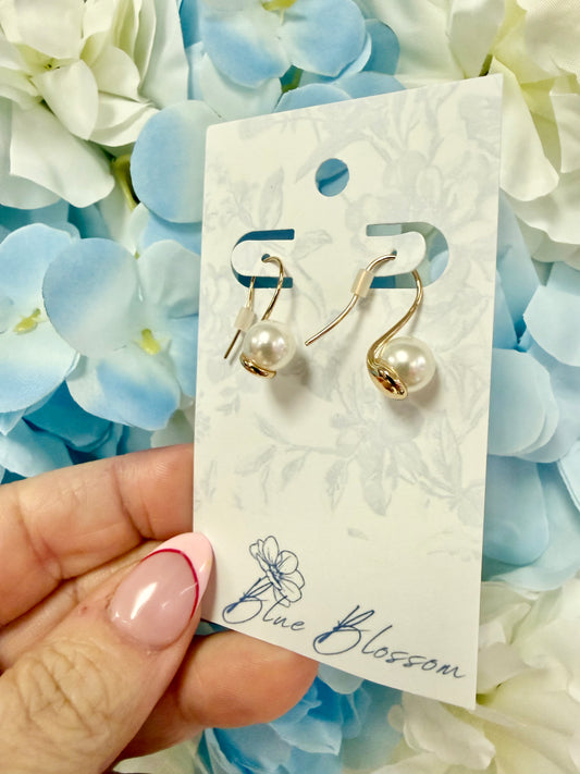 Gail Pearl Earrings
