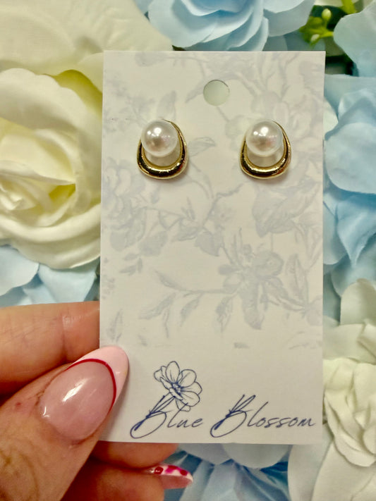 Nancy Pearl Studs