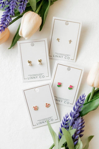 Set of earrings on LINNY CO cards with flowers around