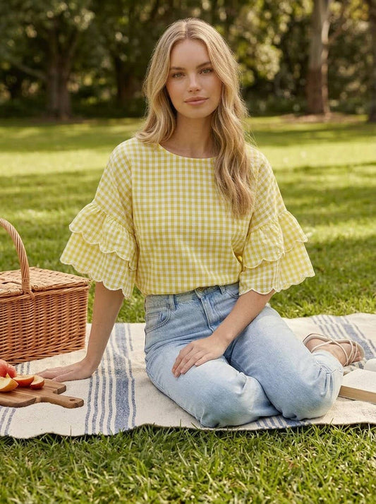 Charming Gingham Scallop Edge