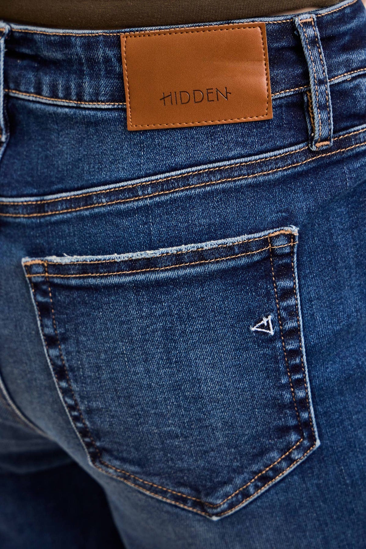CLASSIC STRAIGHT WITH POCKET DETAIL