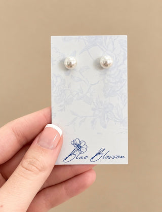 Pearl Kiss freshwater pearl stud earrings