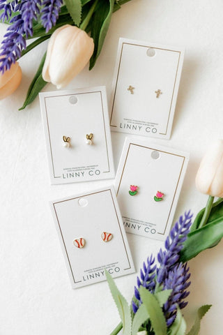 Set of earrings on LINNY CO cards with flowers around