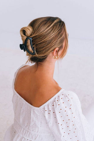 TELETIES Medium Open Hair Clip in Jet Black with bendable teeth for medium to thick hair